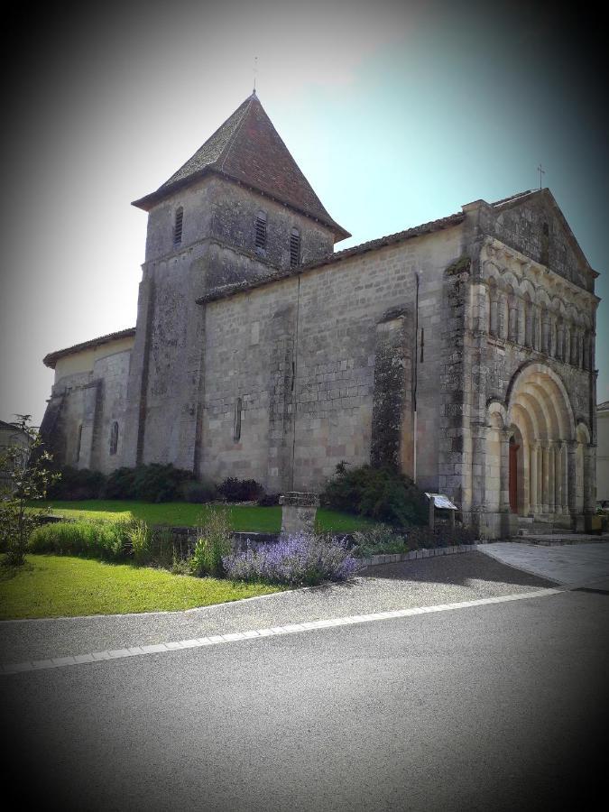 B&B Chez Annie Saint-Martin-de-Gurçon Екстериор снимка